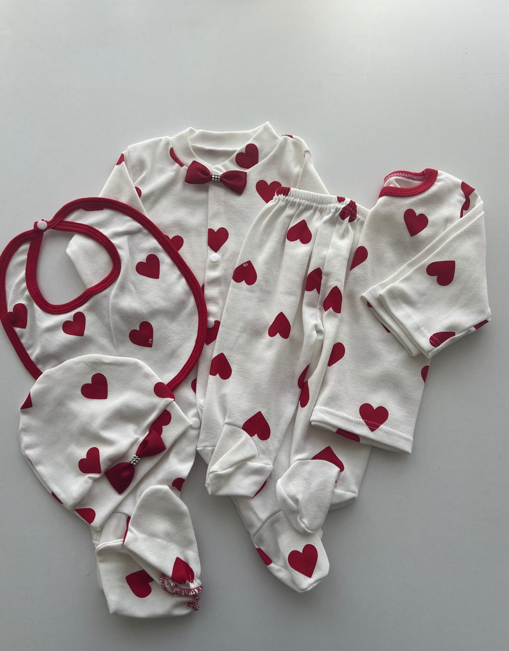 Pack 06 pièces pour bébé – | "طقم 06 قطع للمولود الجديد"